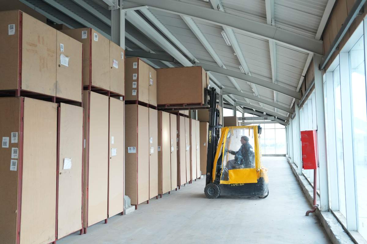esya depolama forklift yerlestirme min
