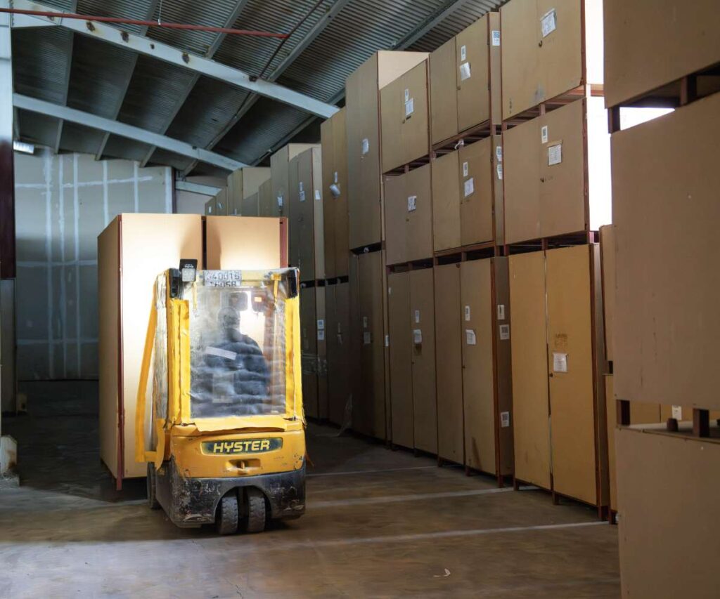 eşya depolama ve eşya deposu kiralama sonrası eşyaların forklift ile yerleştirilmesi