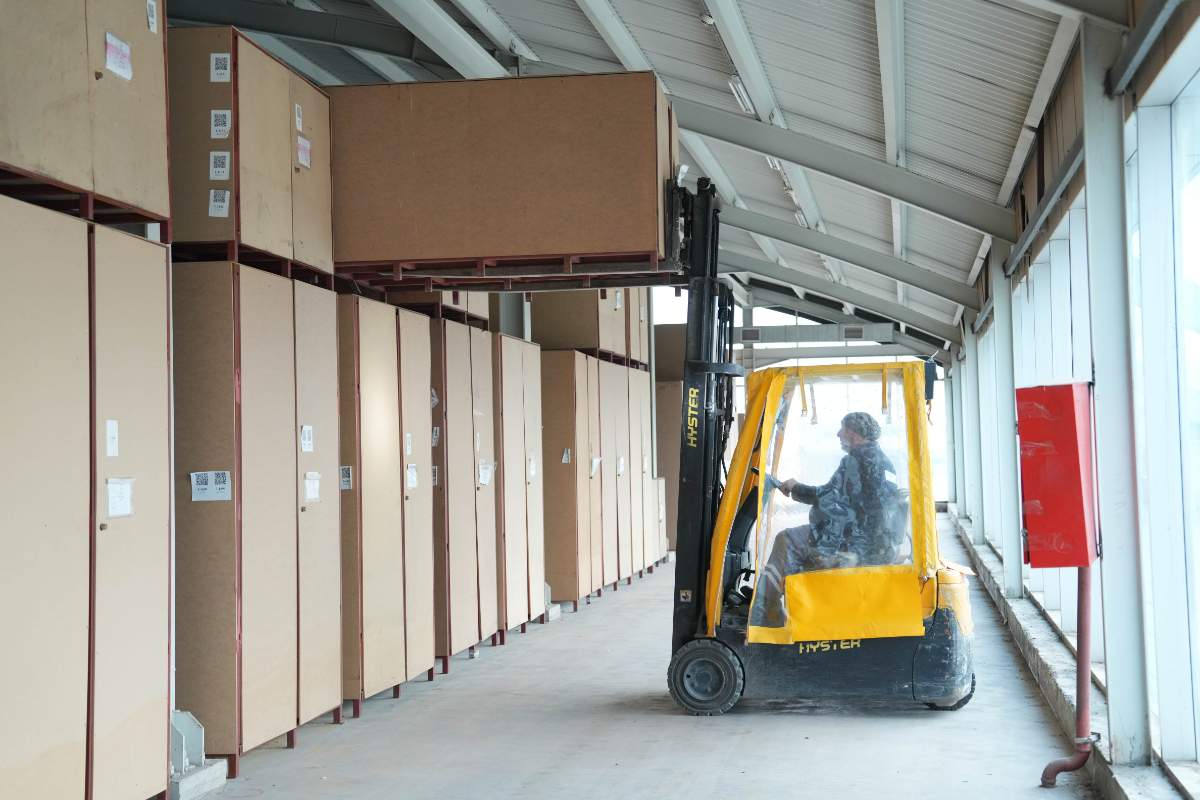 esya depolama forklift yerlestirme min 2